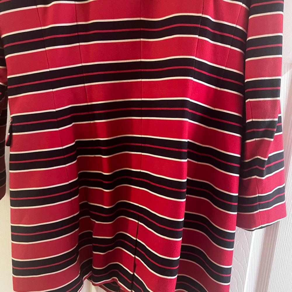 Classy Light Weight Trench With Gold Buttons Good… - image 3